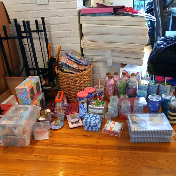 Listing Over 100 Pieces Of Lilly Pultzier Today And Tommorow!!! All Brand New!! - Picture 1 of 5